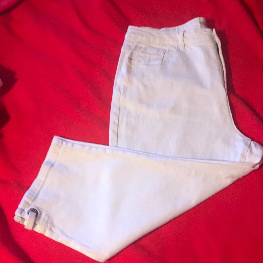 White denim stretch capris jeans